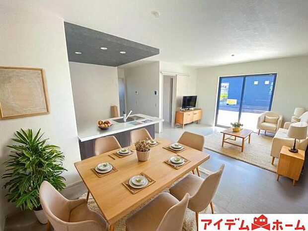 ※家具設置イメージです。 南側から明るい日差しをたっぷり取り込めるリビングです♪