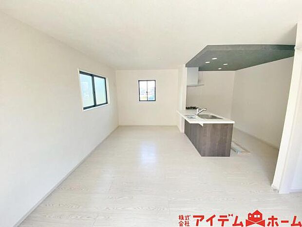 家族団らんの時間も増えそうな、ゆったりと寛げるLDKが魅力です♪