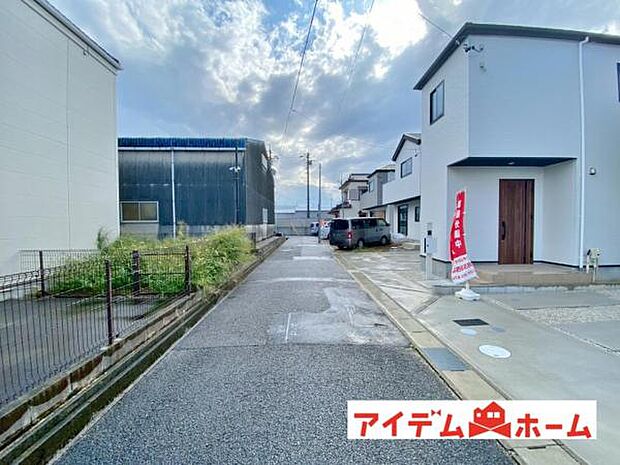 現地(2025年8月)撮影 北側道路 休日、平日問わずお気軽にお問合せくださいませ。