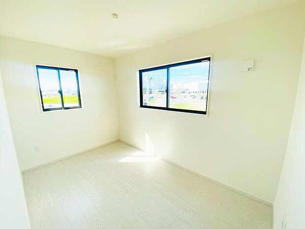 採光たっぷりの明るく心地良いお部屋です♪