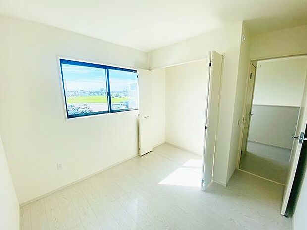 採光たっぷりの明るく心地良いお部屋です♪