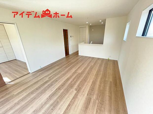 内観写真 休日、平日問わずお気軽にお問合せくださいませ。