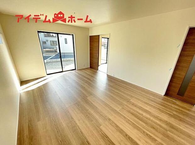 内観写真 休日、平日問わずお気軽にお問合せくださいませ。