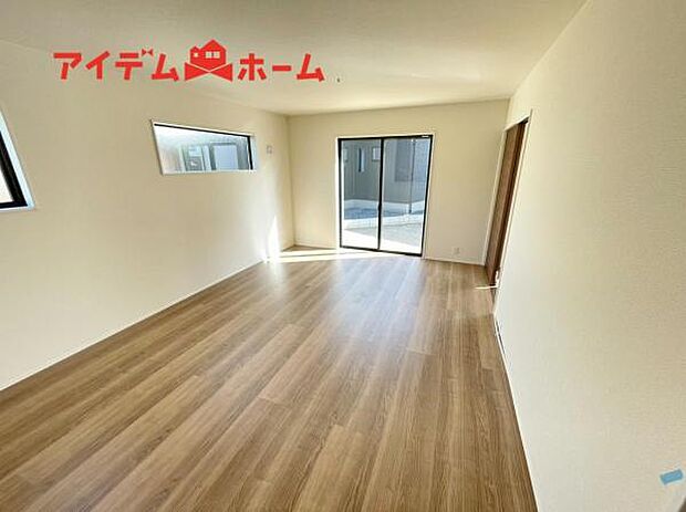 内観写真 休日、平日問わずお気軽にお問合せくださいませ。