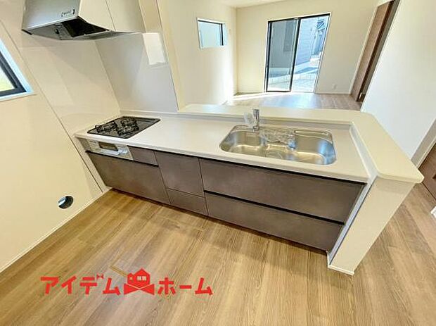 内観写真 休日、平日問わずお気軽にお問合せくださいませ。