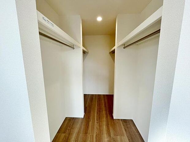 内観写真 休日、平日問わずお気軽にお問合せくださいませ。