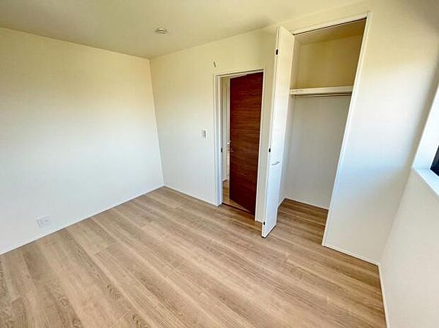 内観写真 休日、平日問わずお気軽にお問合せくださいませ。