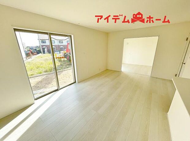 内観写真 休日、平日問わずお気軽にお問合せくださいませ。