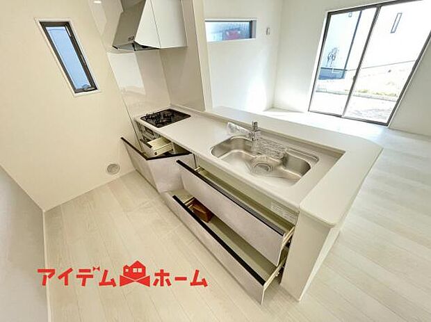 内観写真 休日、平日問わずお気軽にお問合せくださいませ。