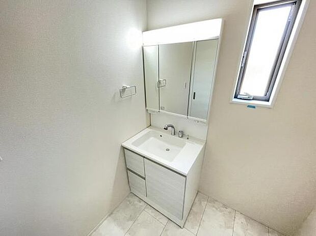 内観写真 休日、平日問わずお気軽にお問合せくださいませ。