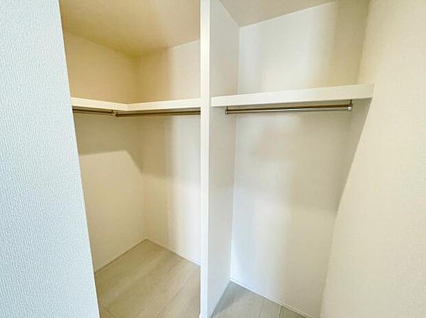 内観写真 休日、平日問わずお気軽にお問合せくださいませ。