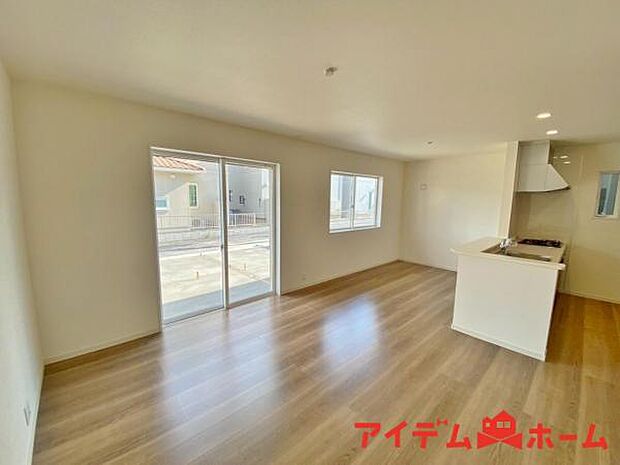 6号棟 休日、平日問わずお気軽にお問合せくださいませ。