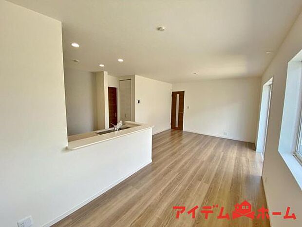 6号棟 休日、平日問わずお気軽にお問合せくださいませ。