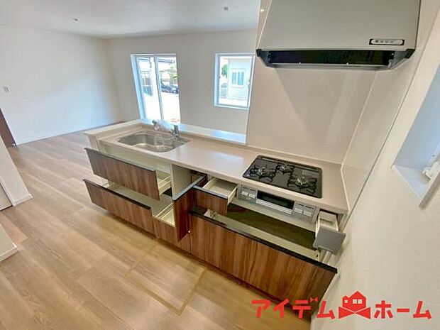 6号棟 休日、平日問わずお気軽にお問合せくださいませ。