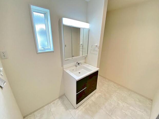 6号棟 休日、平日問わずお気軽にお問合せくださいませ。