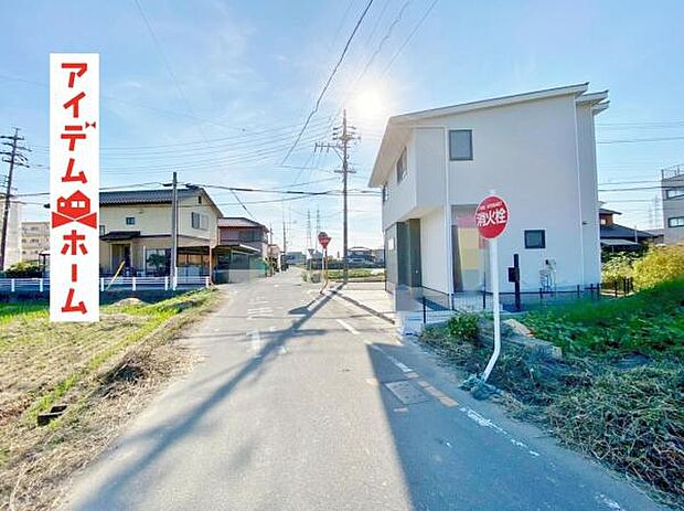 現地(2025年10月)撮影 東側道路 休日、平日問わずお気軽にお問合せくださいませ。