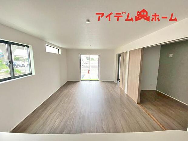 家族団らんの時間も増えそうな、ゆったりと寛げるLDKが魅力です♪