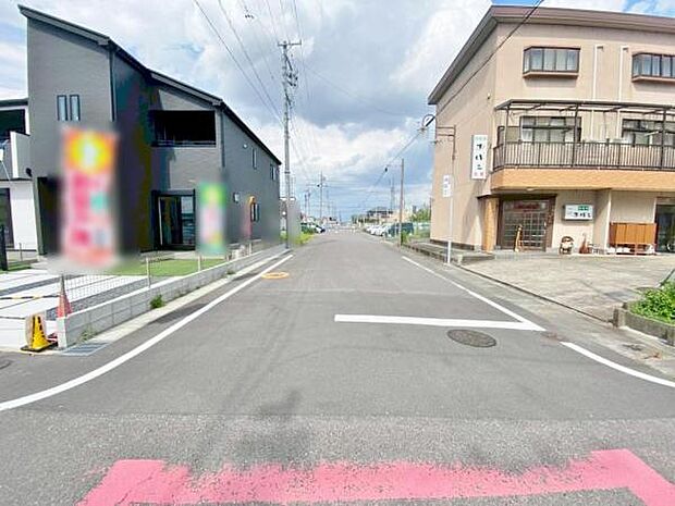 現地（2025年9月）撮影 東側道路 休日、平日問わずお気軽にお問合せくださいませ。