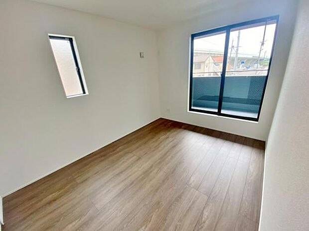 心地良い日差しが差し込む明るい居室