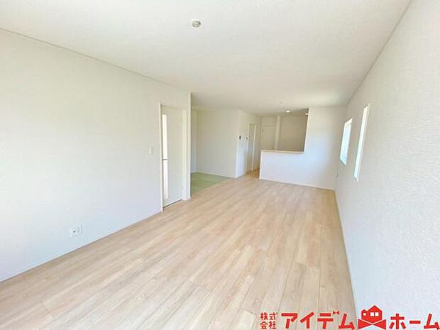 家族団らんの時間も増えそうな、ゆったりと寛げるLDKが魅力です♪