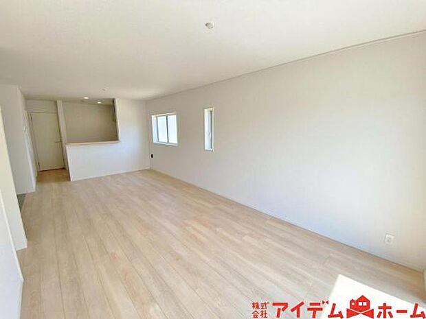 家族団らんの時間も増えそうな、ゆったりと寛げるLDKが魅力です♪