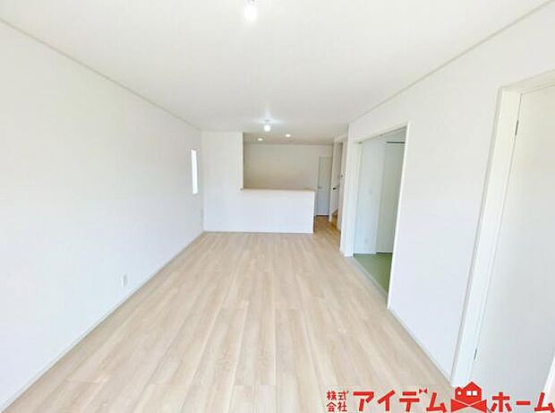 家族団らんの時間も増えそうな、ゆったりと寛げるLDKが魅力です♪