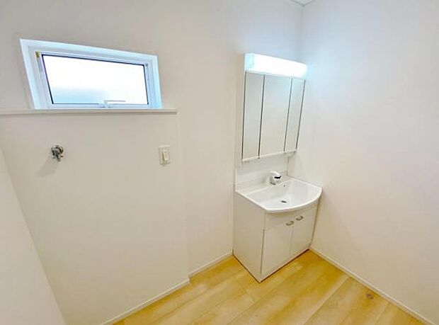 暮らしを快適に変える、シャワー付き洗面化粧台♪