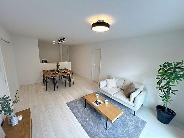 家族団らんの時間も増えそうな、ゆったりと寛げるLDKが魅力です♪