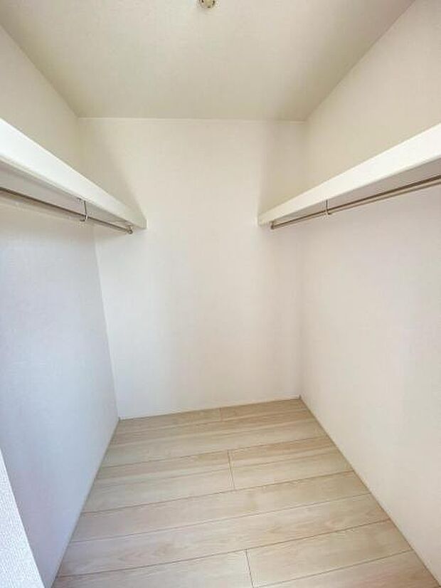 季節物もまるごと収納できる、衣替えいらずの嬉しい大型収納