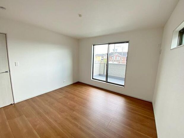 心地良い日差しが差し込む明るい居室