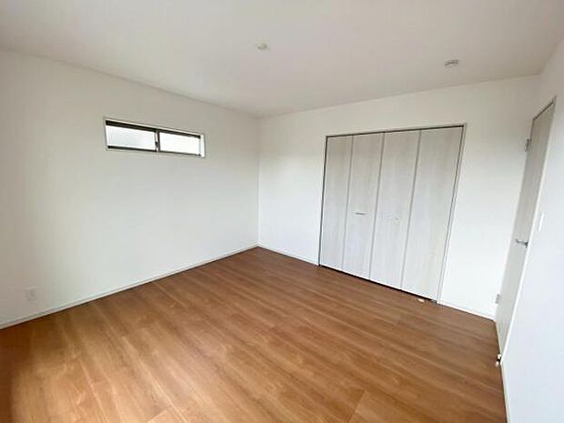 心地良い日差しが差し込む明るい居室