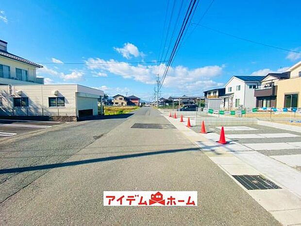 前面道路 平日・土日問わずご案内致しますお気軽にお問合わせ下さい♪ 