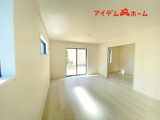 家族団らんの時間も増えそうな、ゆったりと寛げるLDKが魅力です♪