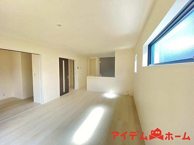 家族団らんの時間も増えそうな、ゆったりと寛げるLDKが魅力です♪