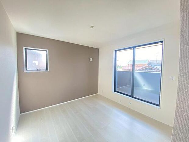 心地良い日差しが差し込む明るい居室