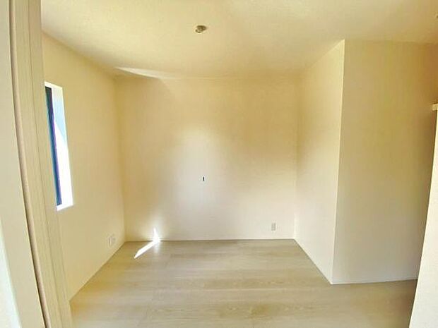 心地良い日差しが差し込む明るい居室