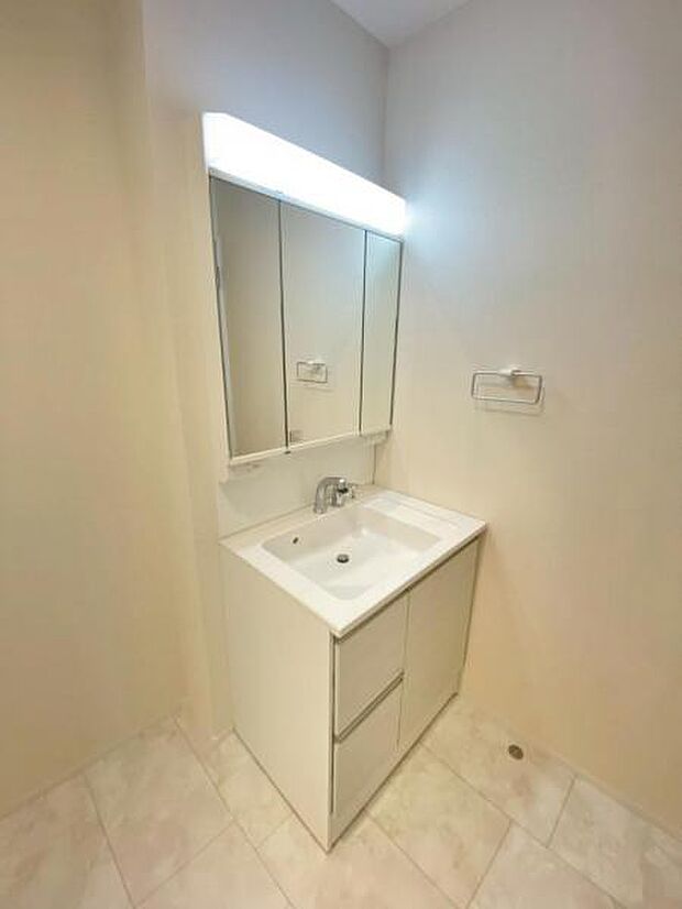 暮らしを快適に変える、シャワー付き洗面化粧台♪