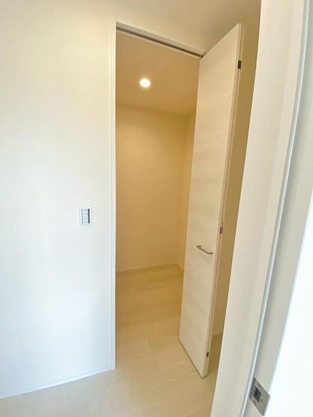 趣味の物やお子様のおもちゃもたくさん収納できるクローゼットを設置 