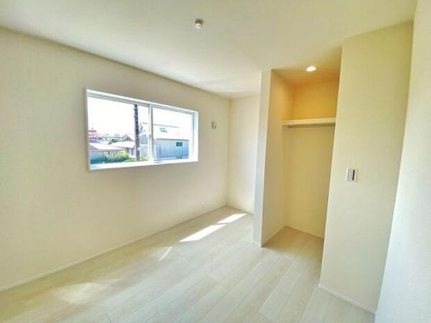 心地良い日差しが差し込む明るい居室