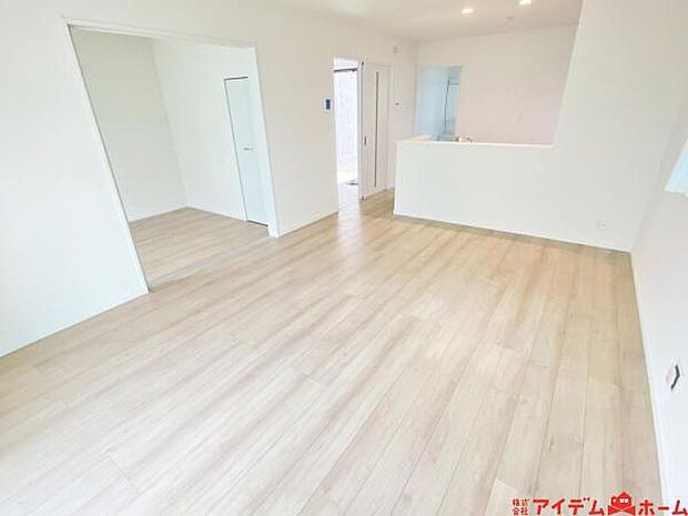 家族団らんの時間も増えそうな、ゆったりと寛げるLDKが魅力です♪