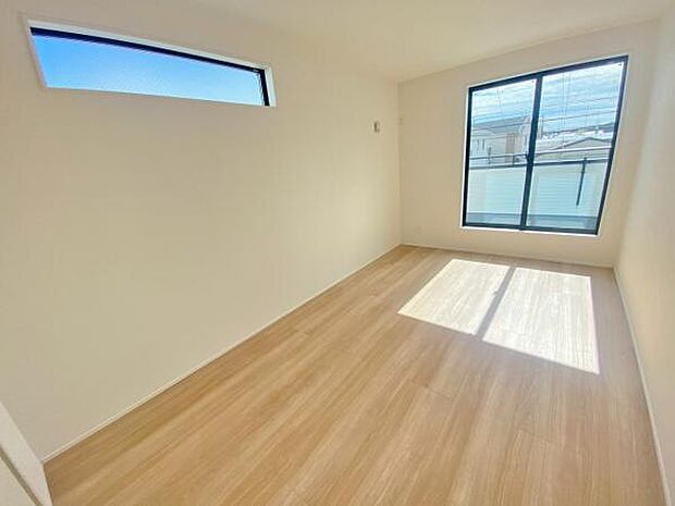 心地良い日差しが差し込む明るい居室