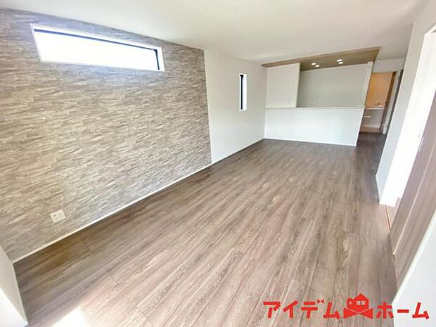 南側から明るい日差しをたっぷり取り込めるリビングです♪