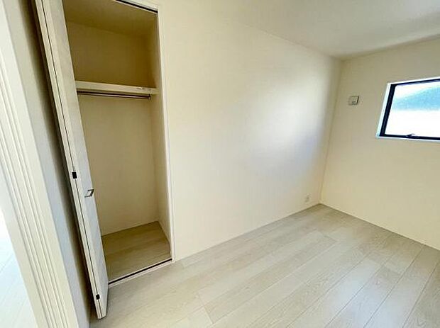 各居室にはたっぷりと収納できるクローゼットを設置していますお部屋をスッキリと広々使えます♪