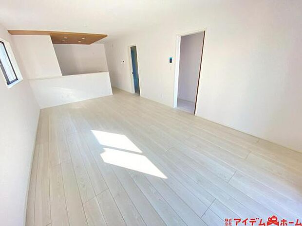 家族団らんの時間も増えそうな、ゆったりと寛げるLDKが魅力です♪