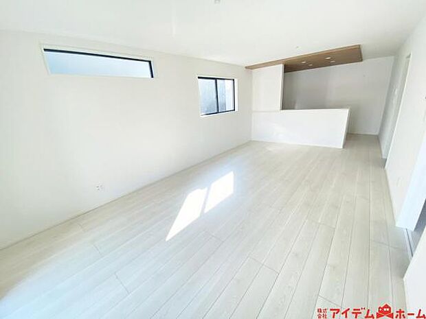 家族団らんの時間も増えそうな、ゆったりと寛げるLDKが魅力です♪