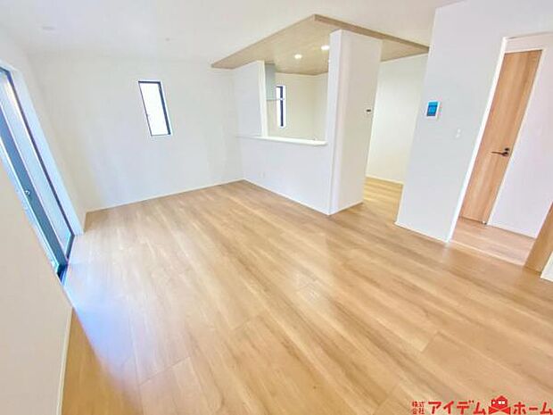 家族団らんの時間も増えそうな、ゆったりと寛げるLDKが魅力です♪