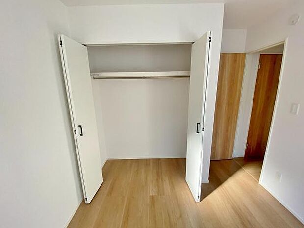 各居室にはたっぷりと収納できるクローゼットを設置していますお部屋をスッキリと広々使えます♪