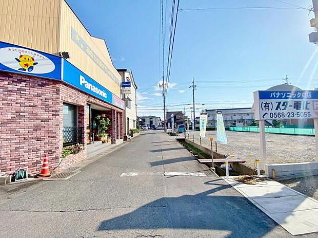 前面道路(2025年10月)撮影 休日、平日問わずお気軽にお問合せくださいませ。