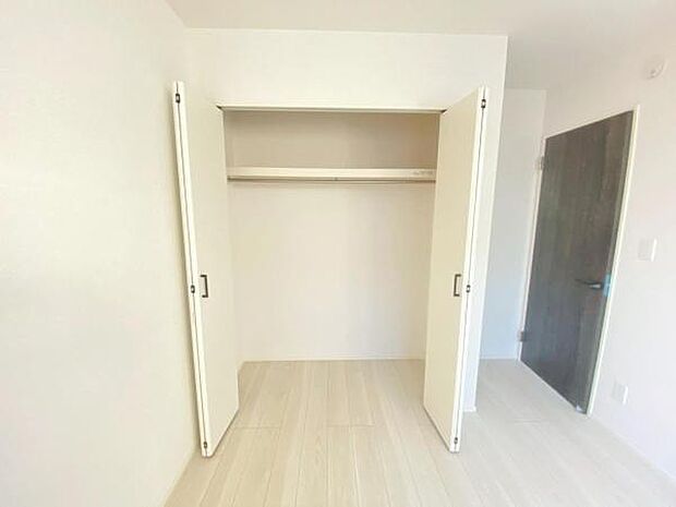 各居室にはたっぷりと収納できるクローゼットを設置していますお部屋をスッキリと広々使えます♪