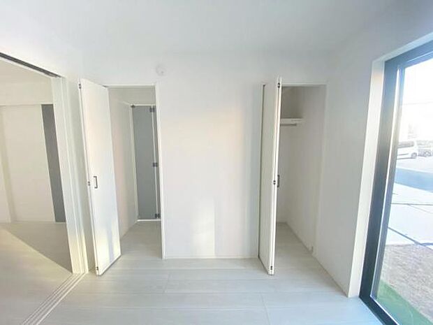 各居室にはたっぷりと収納できるクローゼットを設置していますお部屋をスッキリと広々使えます♪